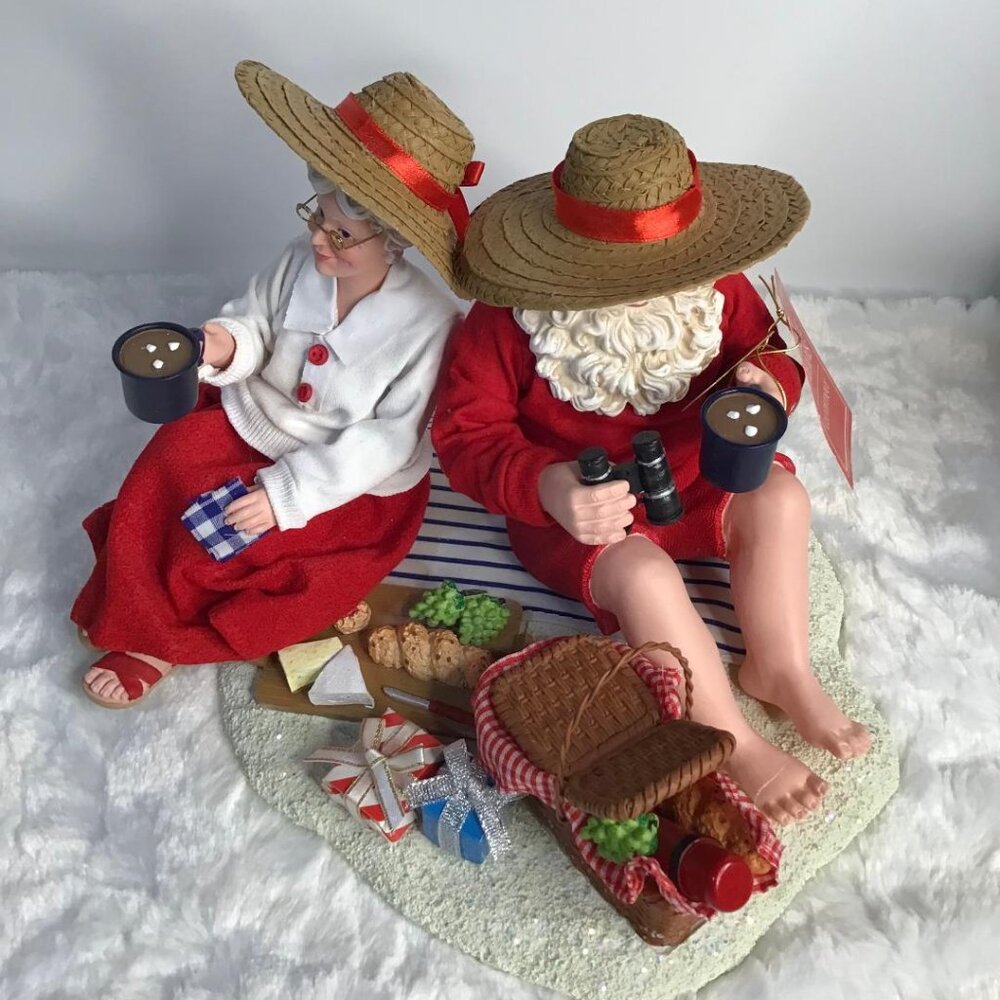 Clothtique Possible Dreams 'Life is a Picnic' 2023 Santa Figure 6012189 - NEW - Picture 5 of 11